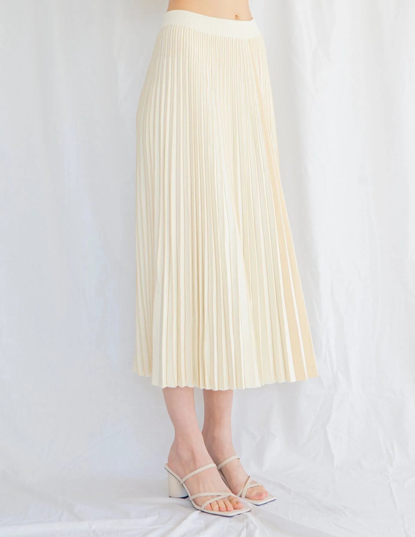 3D Knit Pleated Skirt in Cream